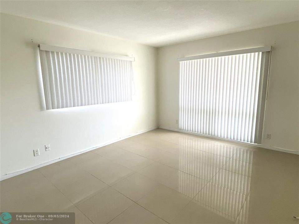 For Rent: $2,400 (2 beds, 2 baths, 1180 Square Feet)