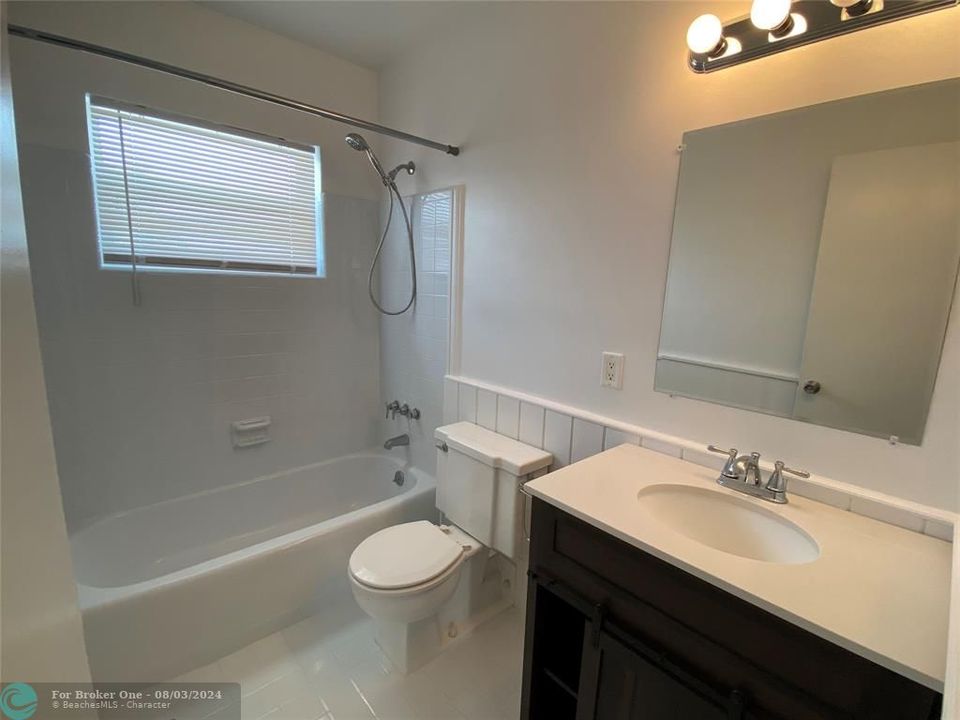 For Rent: $2,400 (2 beds, 2 baths, 1180 Square Feet)