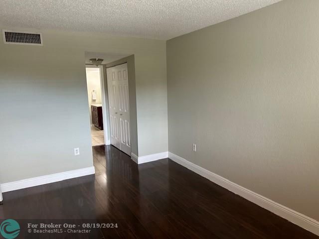 For Rent: $2,200 (2 beds, 2 baths, 1252 Square Feet)