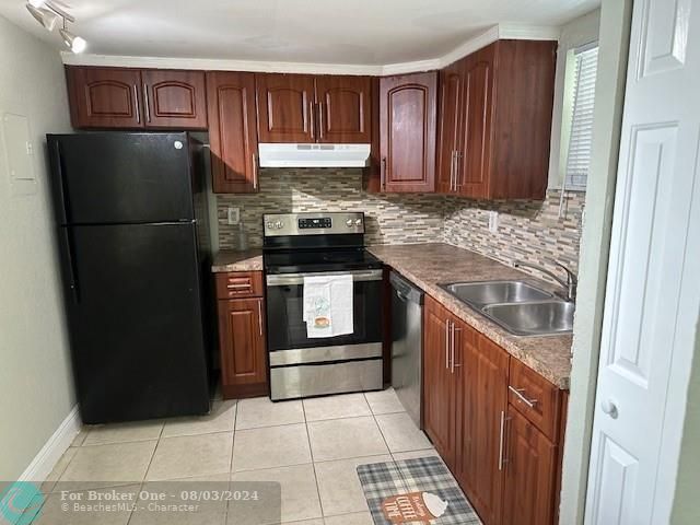 For Rent: $2,200 (2 beds, 2 baths, 1252 Square Feet)