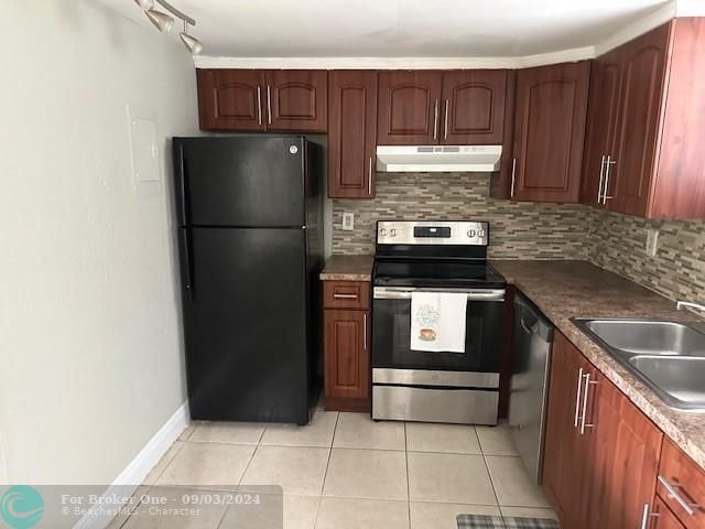 For Rent: $2,200 (2 beds, 2 baths, 1252 Square Feet)