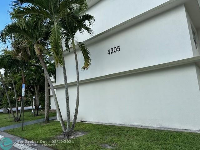 For Rent: $2,200 (2 beds, 2 baths, 1252 Square Feet)