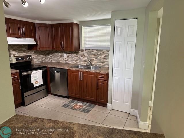 For Rent: $2,200 (2 beds, 2 baths, 1252 Square Feet)