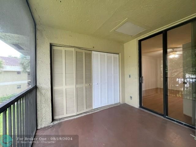 For Rent: $1,975 (2 beds, 2 baths, 974 Square Feet)