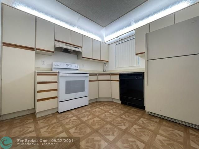 В аренду: $1,975 (2 спален, 2 ванн, 974 Квадратных фут)