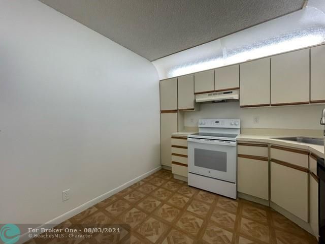 For Rent: $1,975 (2 beds, 2 baths, 974 Square Feet)