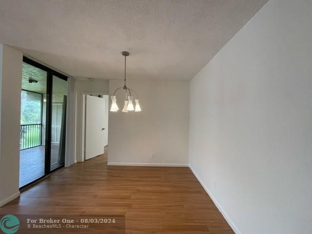 For Rent: $1,975 (2 beds, 2 baths, 974 Square Feet)