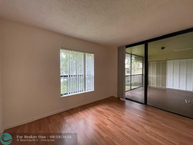 For Rent: $1,975 (2 beds, 2 baths, 974 Square Feet)