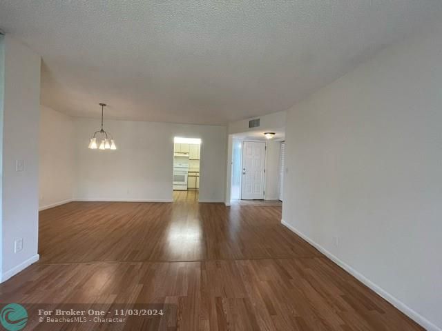 For Rent: $1,975 (2 beds, 2 baths, 974 Square Feet)