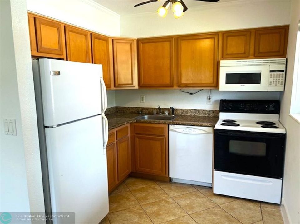 For Sale: $180,000 (2 beds, 1 baths, 800 Square Feet)