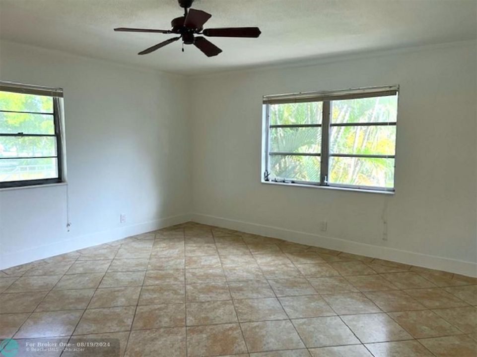 For Sale: $180,000 (2 beds, 1 baths, 800 Square Feet)