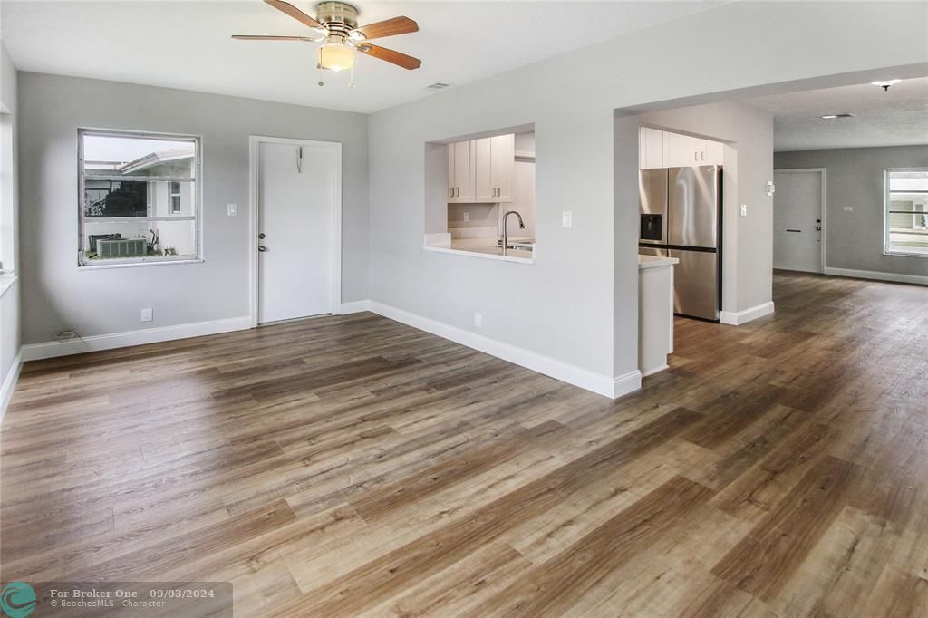 For Sale: $344,500 (2 beds, 1 baths, 1082 Square Feet)