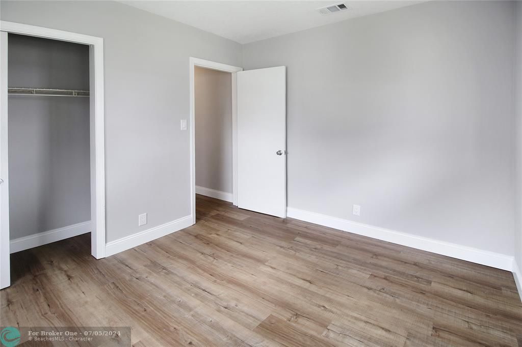For Sale: $344,500 (2 beds, 1 baths, 1082 Square Feet)