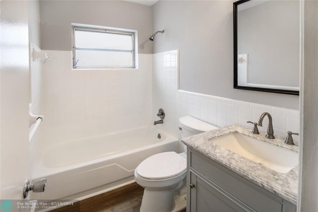 For Sale: $344,500 (2 beds, 1 baths, 1082 Square Feet)