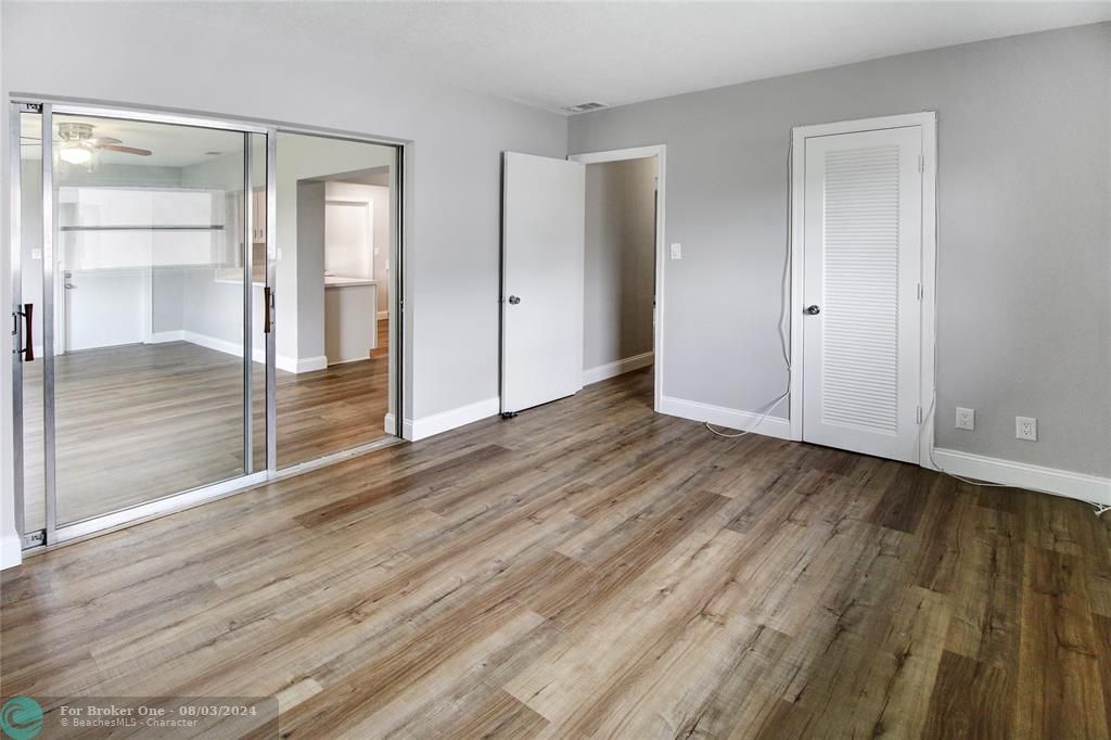 For Sale: $344,500 (2 beds, 1 baths, 1082 Square Feet)