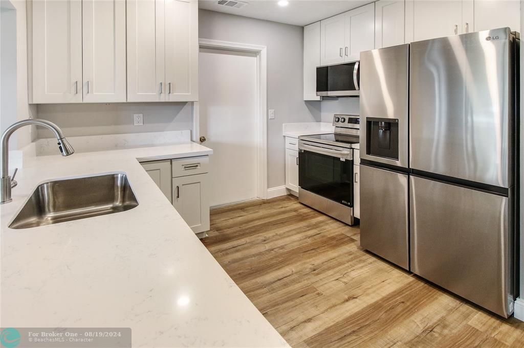 For Sale: $344,500 (2 beds, 1 baths, 1082 Square Feet)