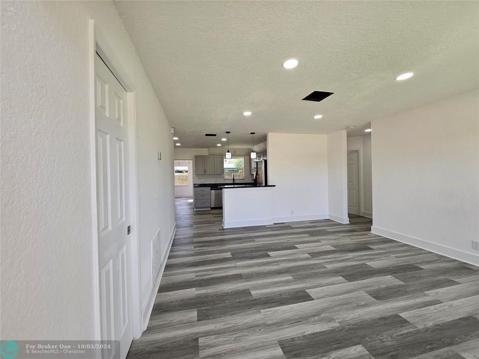 Recently Sold: $429,369 (3 beds, 1 baths, 1224 Square Feet)