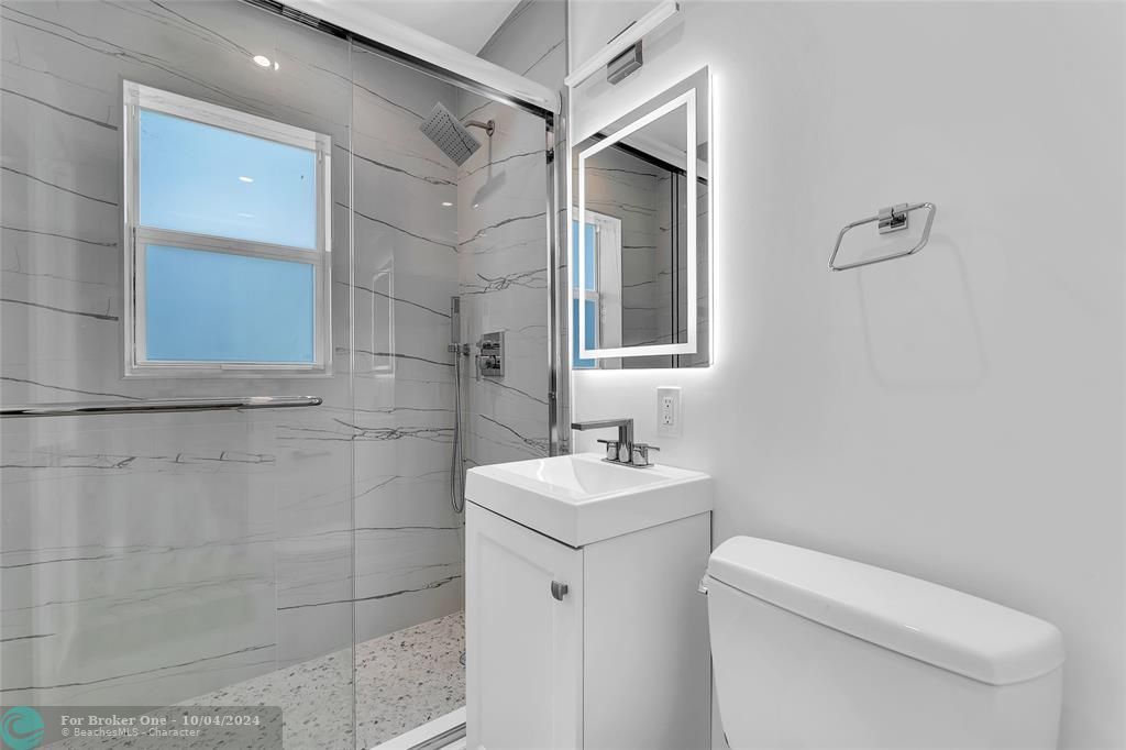 For Sale: $589,000 (2 beds, 1 baths, 1042 Square Feet)