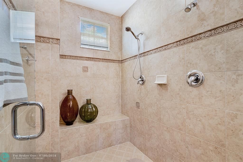 出租: $4,800 (3 贝兹, 2 浴室, 1401 平方英尺)