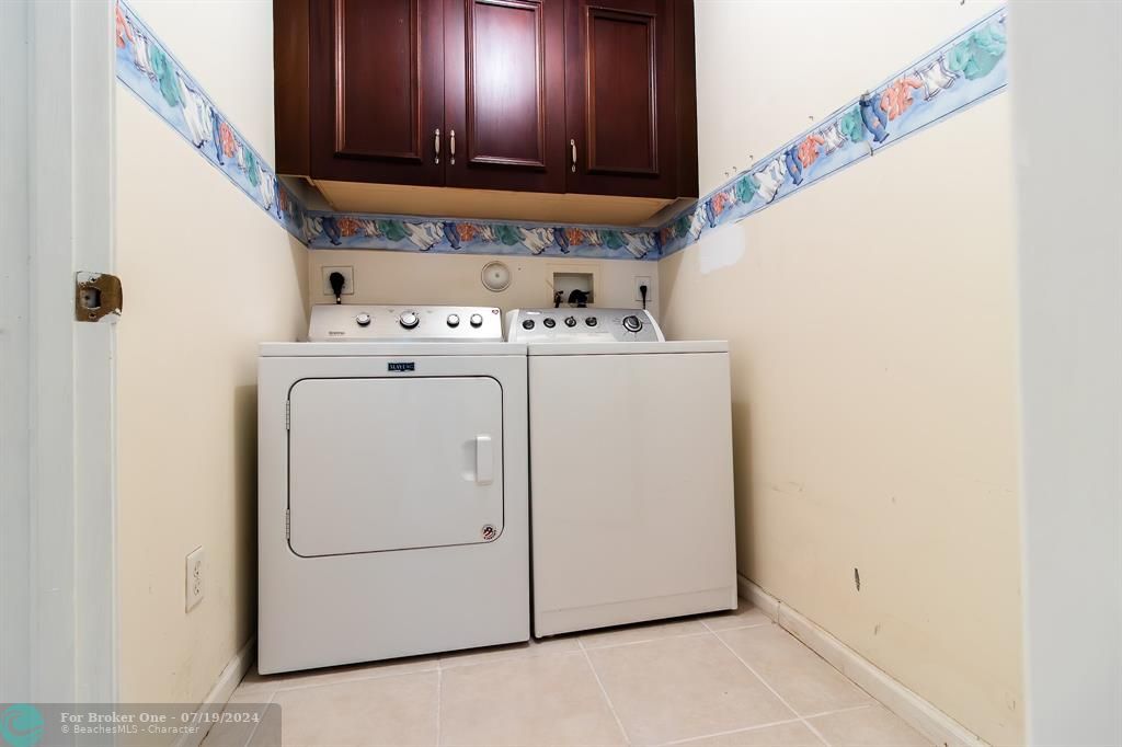 For Rent: $2,900 (2 beds, 2 baths, 1379 Square Feet)