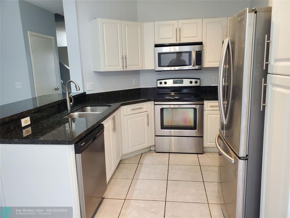 For Rent: $2,900 (3 beds, 2 baths, 1496 Square Feet)