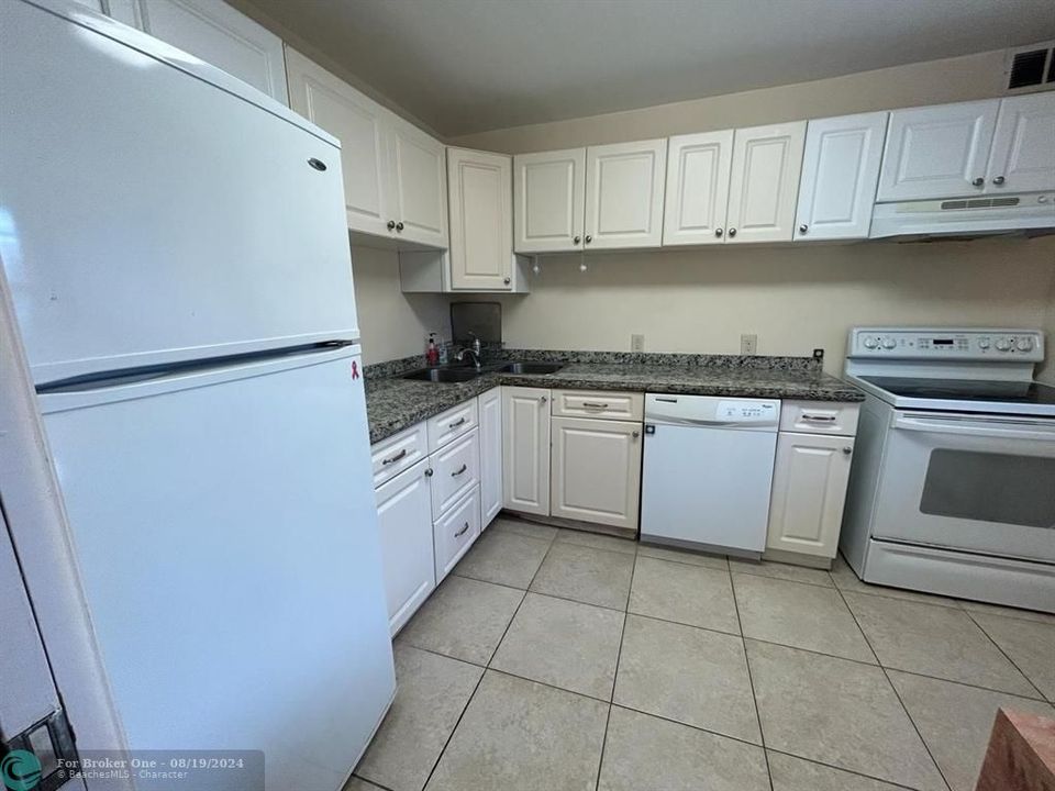 For Rent: $1,700 (1 beds, 1 baths, 960 Square Feet)