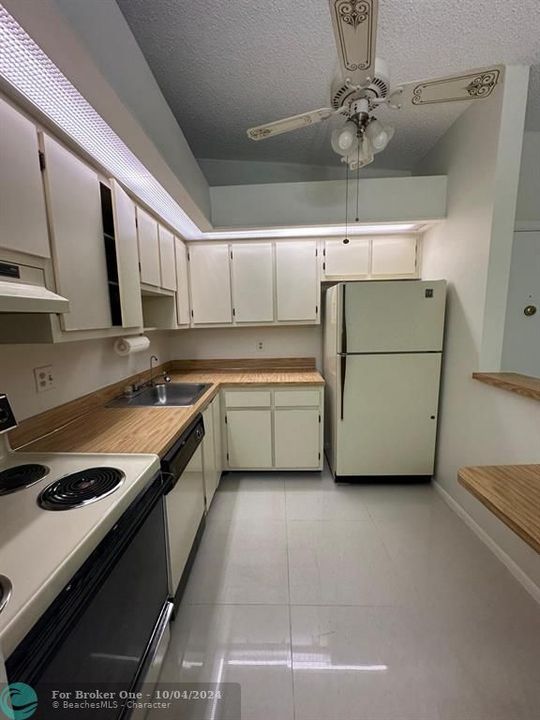 For Rent: $1,700 (2 beds, 2 baths, 826 Square Feet)