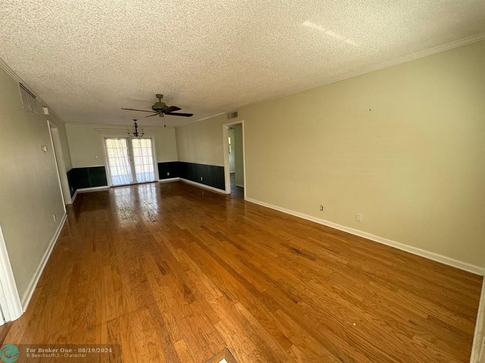 For Sale: $260,000 (3 beds, 1 baths, 1150 Square Feet)