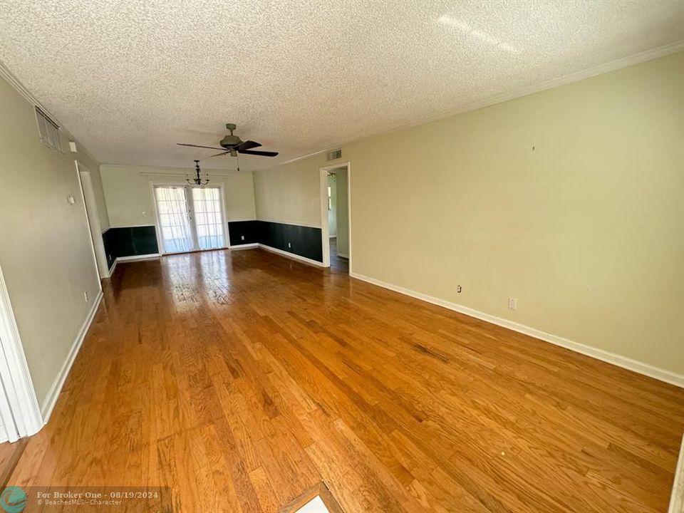 For Sale: $260,000 (3 beds, 1 baths, 1150 Square Feet)