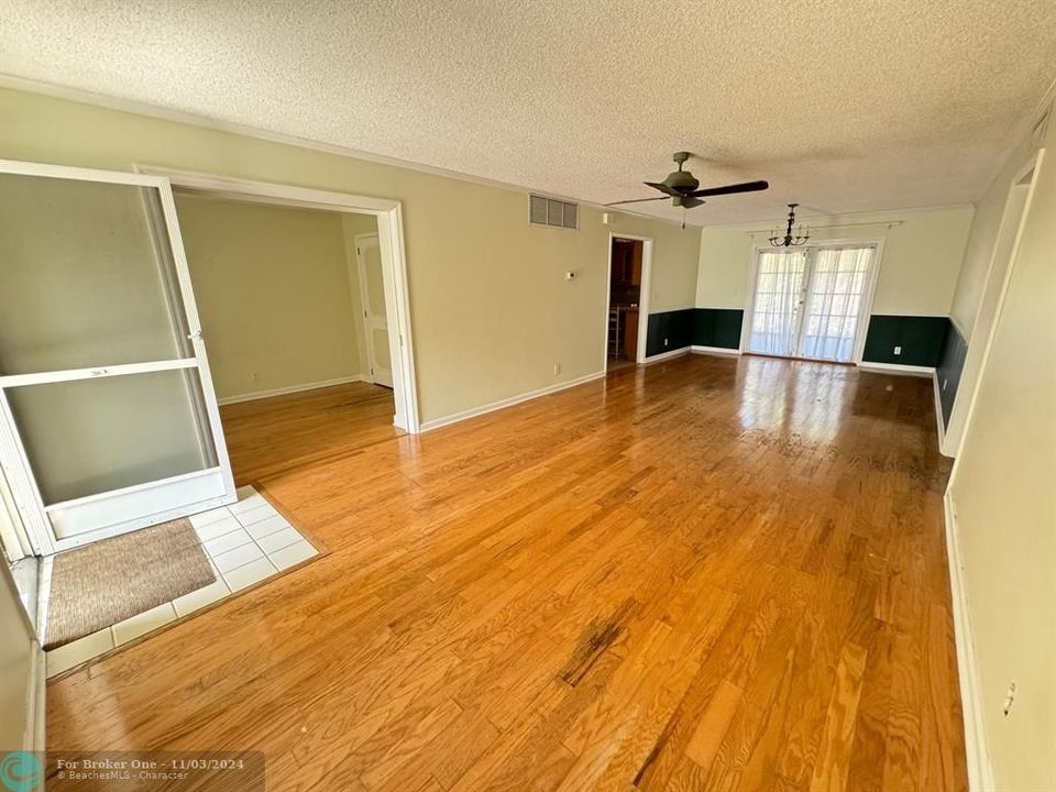 For Sale: $260,000 (3 beds, 1 baths, 1150 Square Feet)