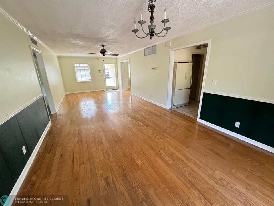 For Sale: $260,000 (3 beds, 1 baths, 1150 Square Feet)