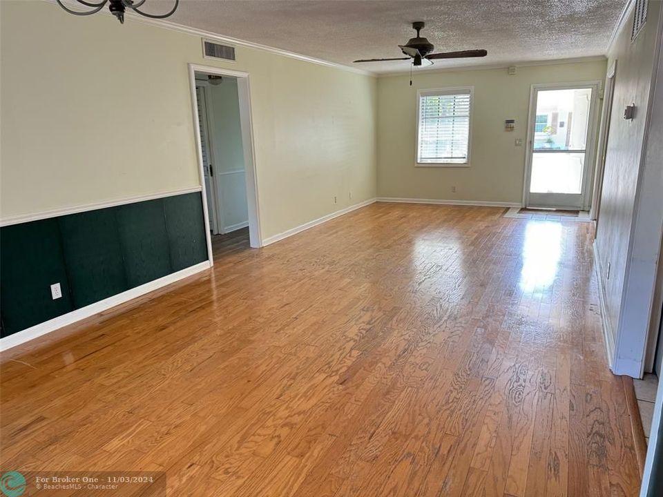 For Sale: $260,000 (3 beds, 1 baths, 1150 Square Feet)