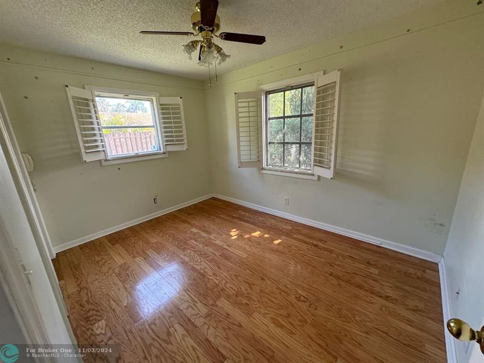 For Sale: $260,000 (3 beds, 1 baths, 1150 Square Feet)