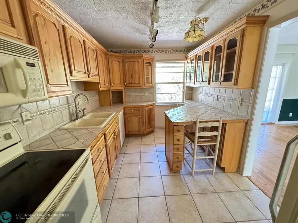 For Sale: $260,000 (3 beds, 1 baths, 1150 Square Feet)