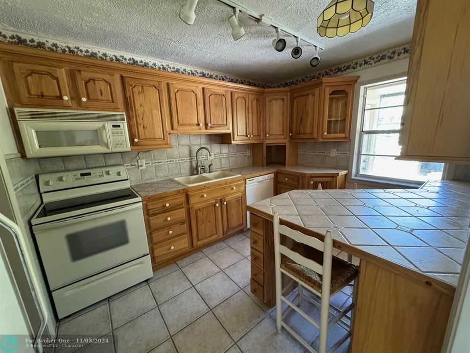 For Sale: $260,000 (3 beds, 1 baths, 1150 Square Feet)