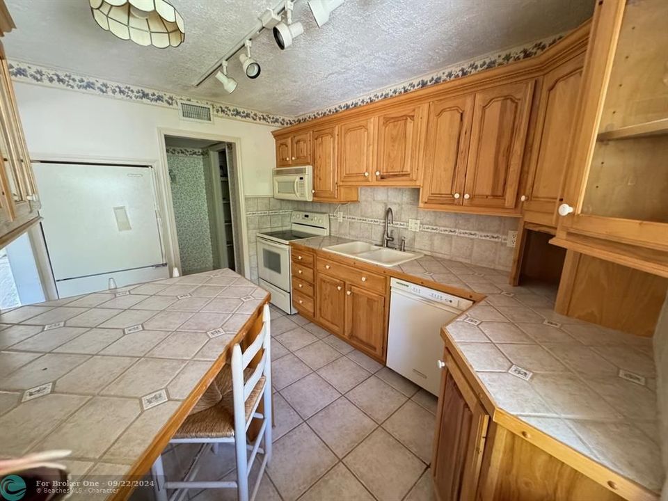 For Sale: $260,000 (3 beds, 1 baths, 1150 Square Feet)