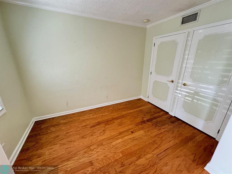 For Sale: $260,000 (3 beds, 1 baths, 1150 Square Feet)