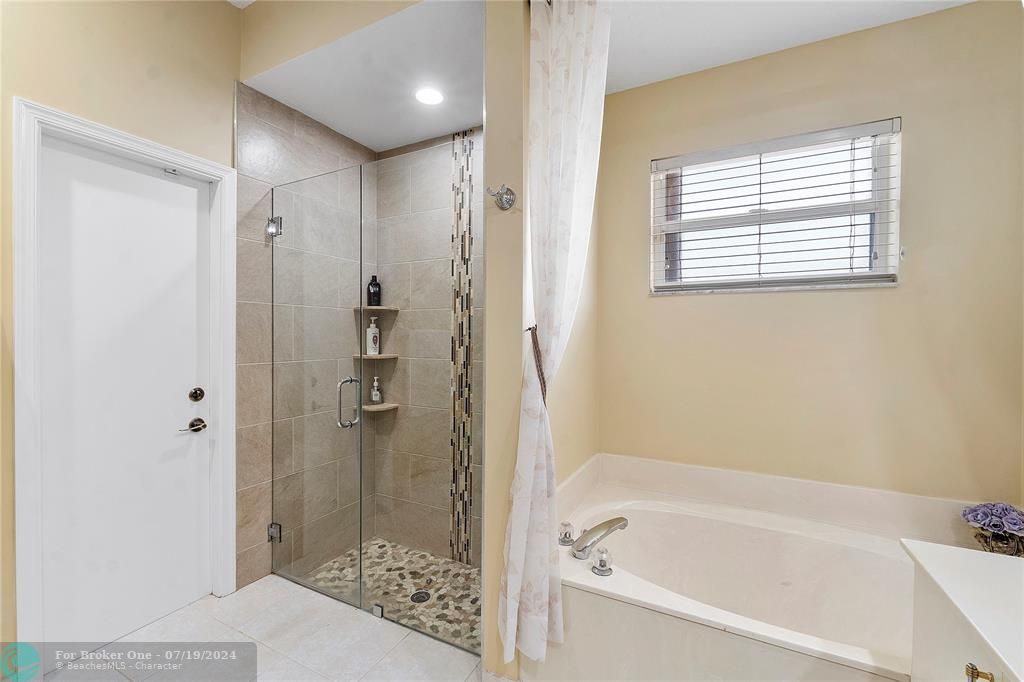 待售: $750,000 (4 贝兹, 2 浴室, 2106 平方英尺)
