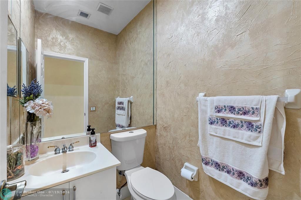待售: $750,000 (4 贝兹, 2 浴室, 2106 平方英尺)