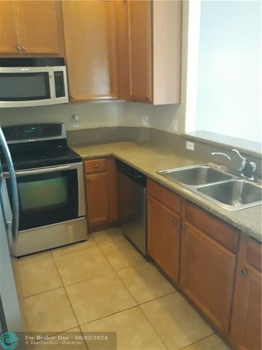 For Rent: $2,600 (3 beds, 2 baths, 1210 Square Feet)