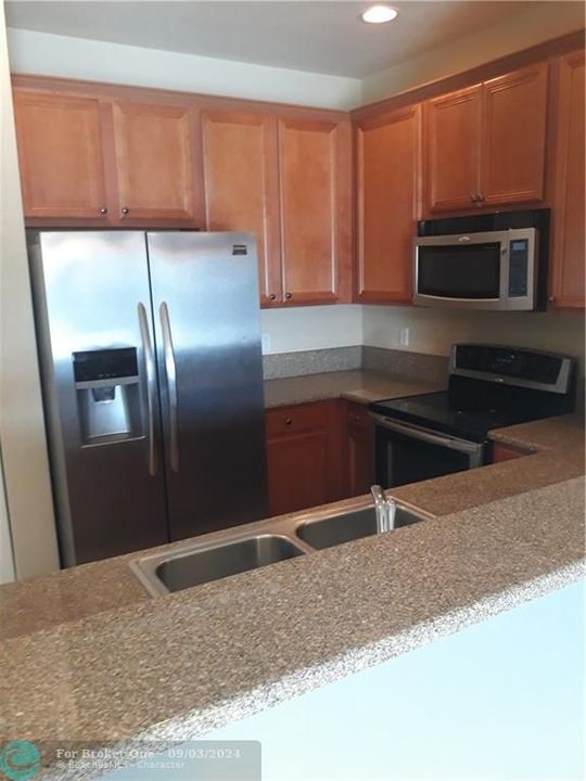 For Rent: $2,600 (3 beds, 2 baths, 1210 Square Feet)