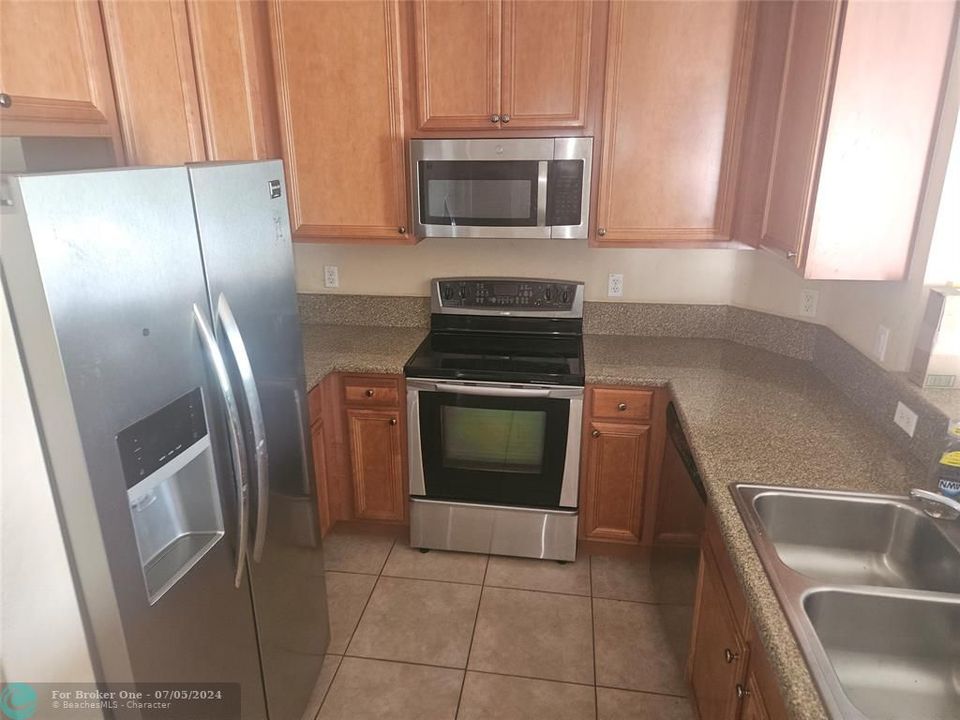 For Rent: $2,600 (3 beds, 2 baths, 1210 Square Feet)