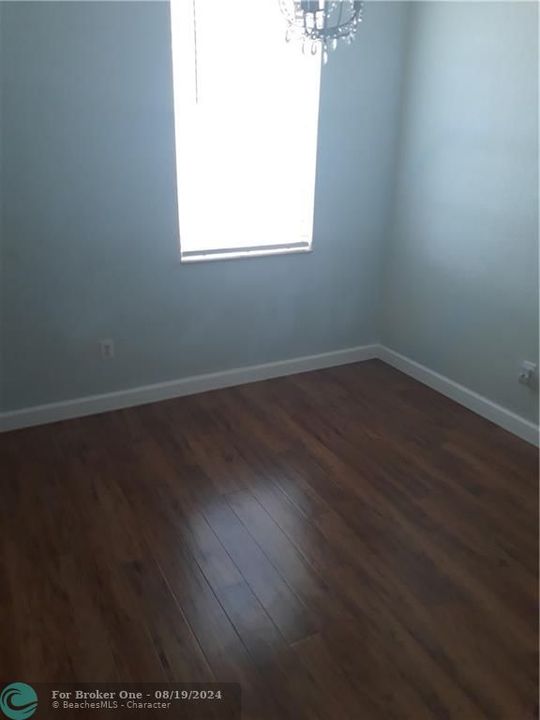 For Rent: $2,600 (3 beds, 2 baths, 1210 Square Feet)