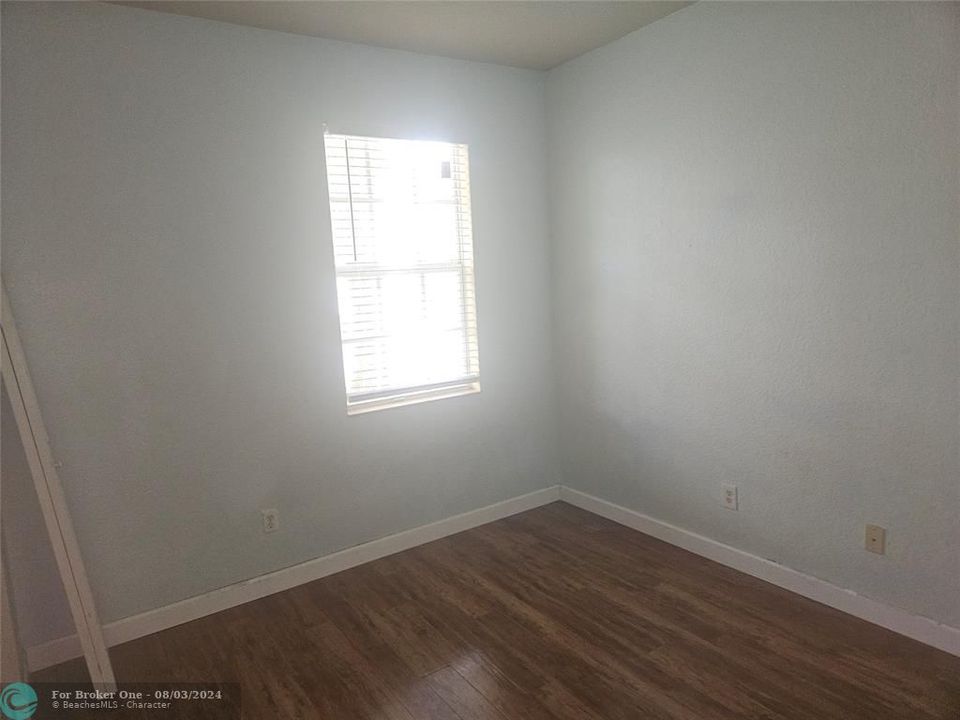 For Rent: $2,600 (3 beds, 2 baths, 1210 Square Feet)