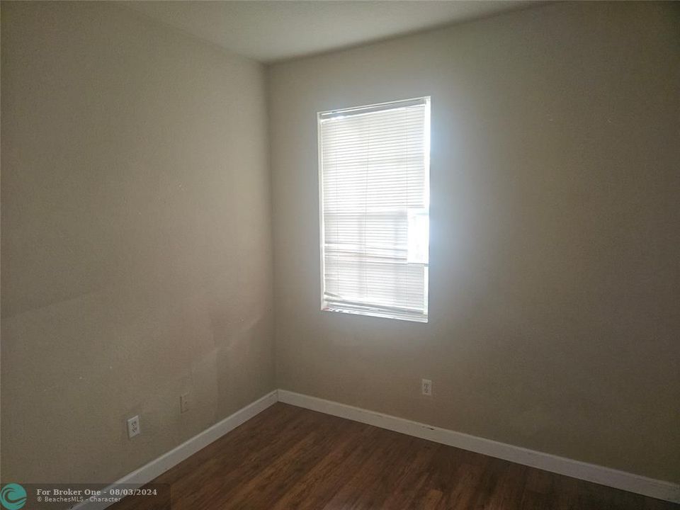 For Rent: $2,600 (3 beds, 2 baths, 1210 Square Feet)