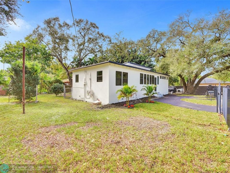 For Sale: $549,000 (3 beds, 2 baths, 1504 Square Feet)