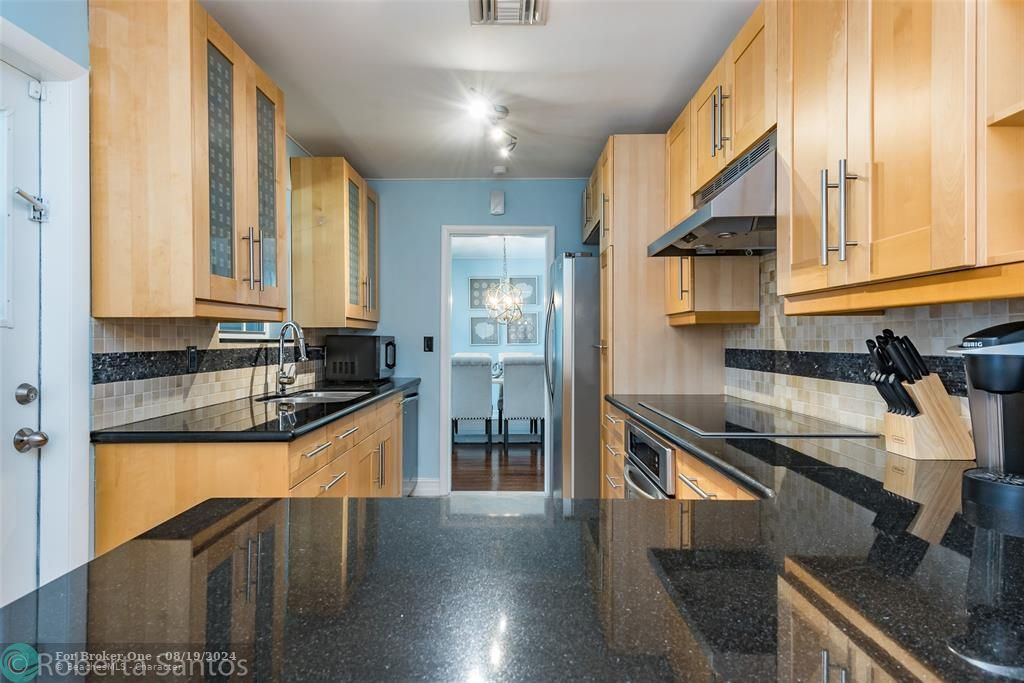 For Rent: $4,999 (3 beds, 2 baths, 1414 Square Feet)