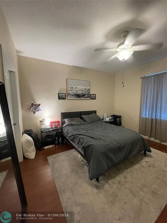 For Sale: $299,000 (1 beds, 1 baths, 849 Square Feet)
