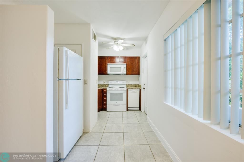 For Rent: $2,100 (1 beds, 1 baths, 700 Square Feet)