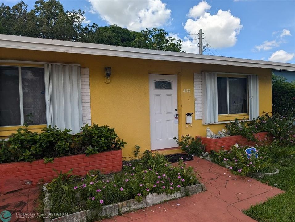 Recently Sold: $185,000 (2 beds, 1 baths, 1062 Square Feet)